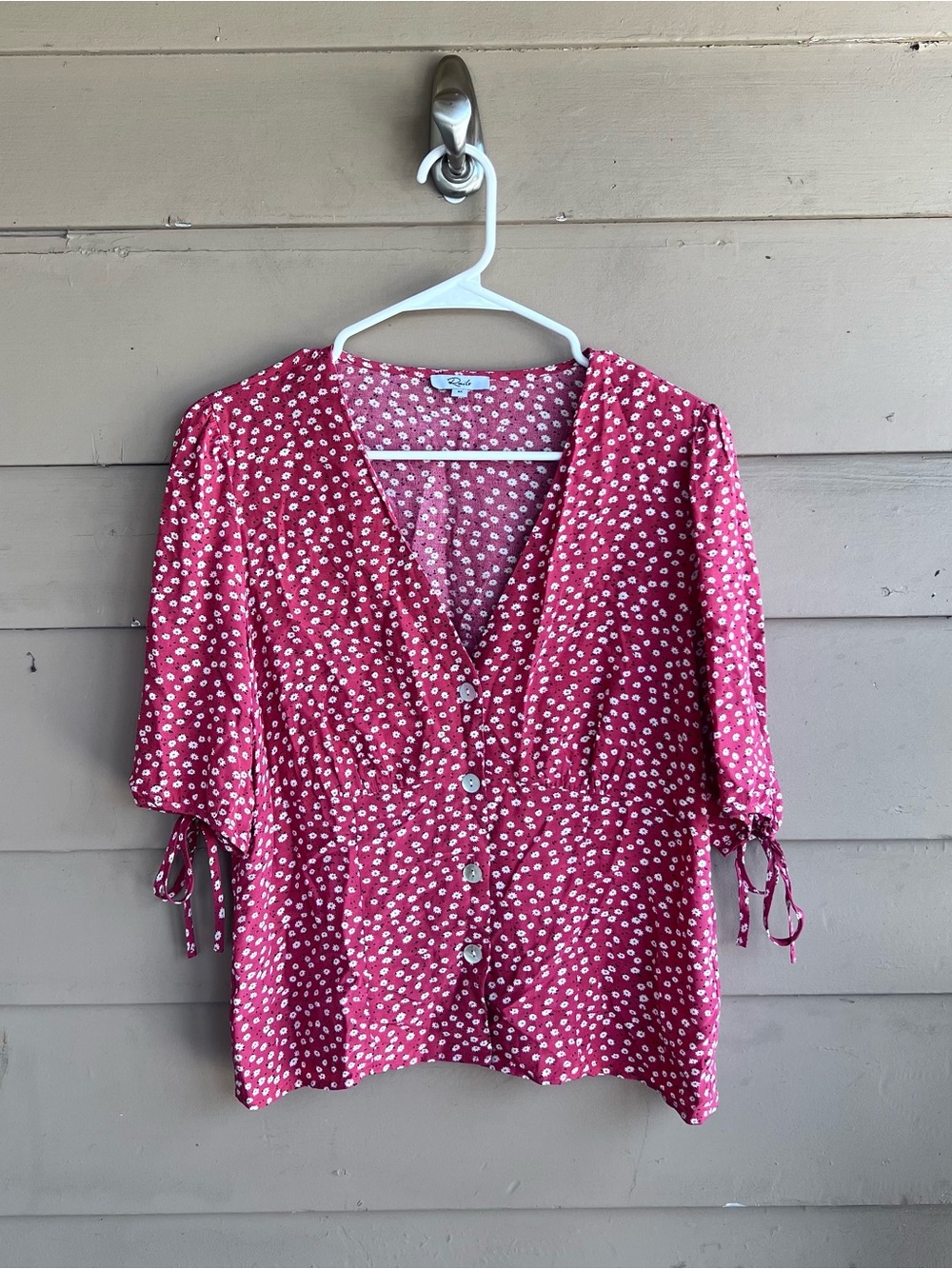Rails red Daisy V-neck button-front top Size M